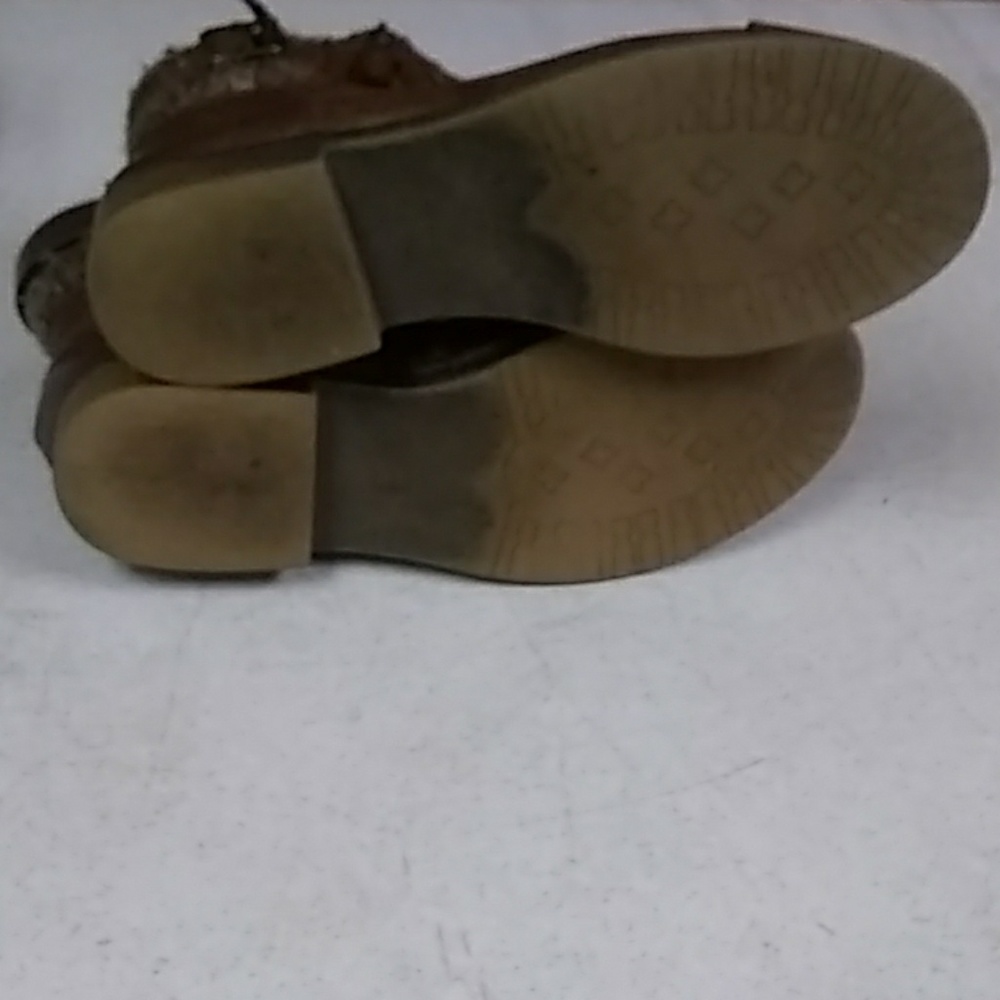 Boots - Picture 4 of 4